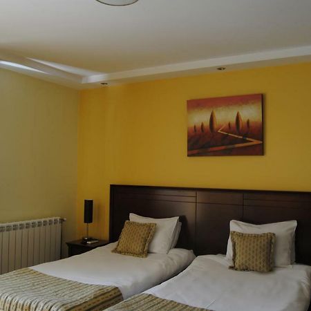 Garni Hotel Contact ベオグラード エクステリア 写真