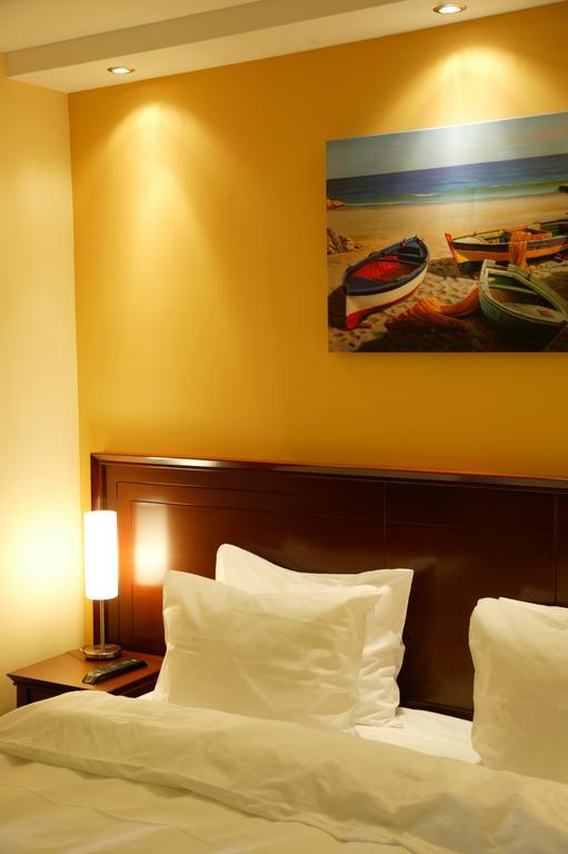 Garni Hotel Contact ベオグラード エクステリア 写真