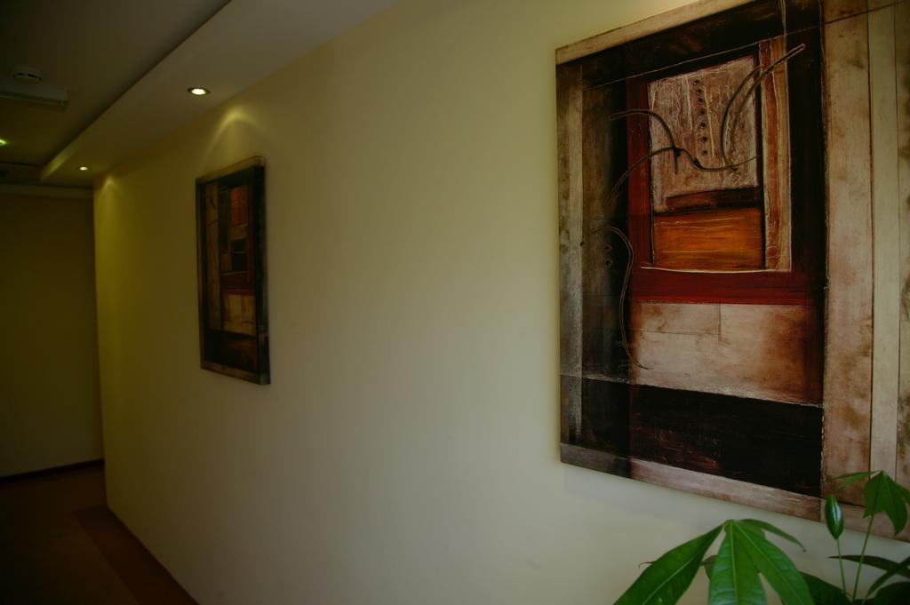 Garni Hotel Contact ベオグラード エクステリア 写真
