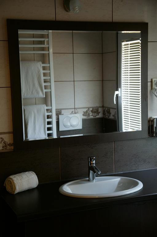 Garni Hotel Contact ベオグラード エクステリア 写真