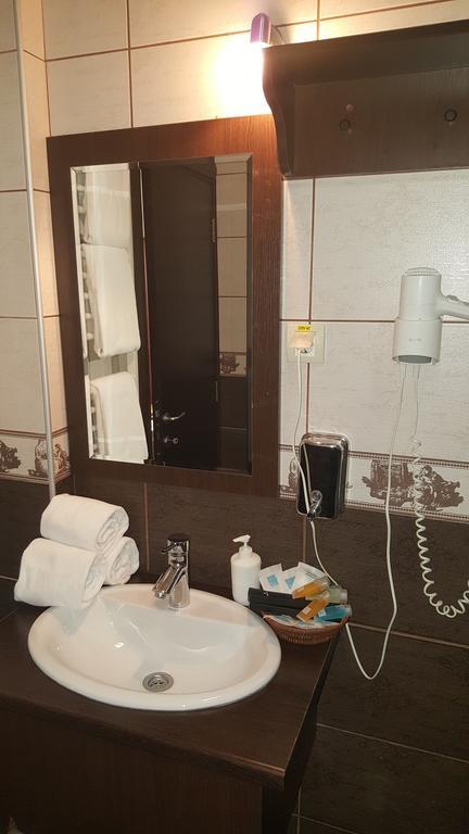 Garni Hotel Contact ベオグラード エクステリア 写真