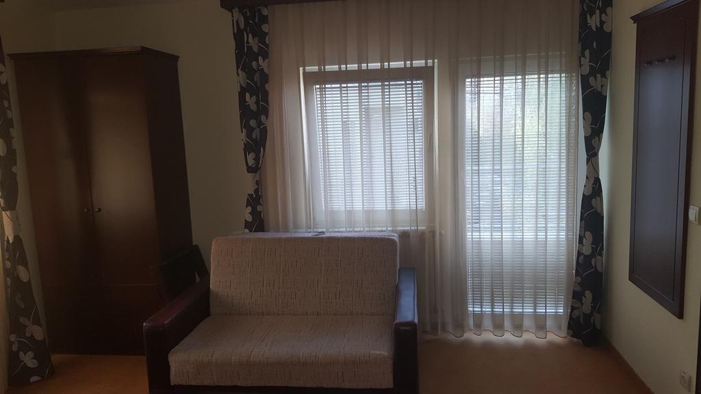 Garni Hotel Contact ベオグラード エクステリア 写真