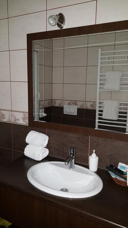 Garni Hotel Contact ベオグラード エクステリア 写真