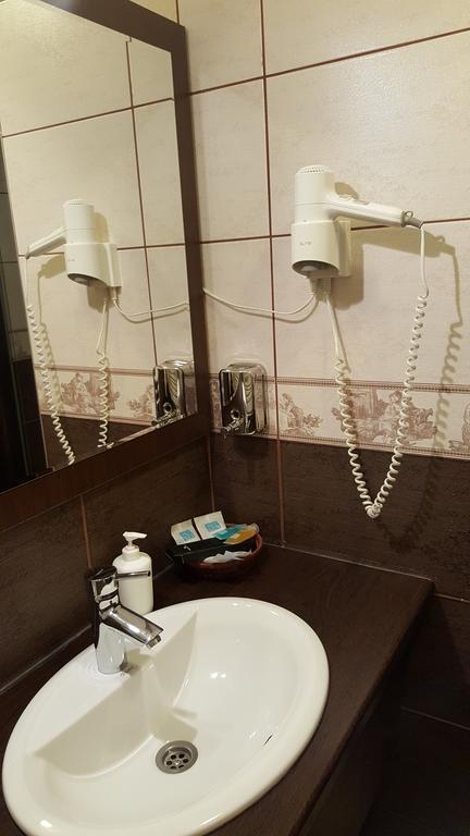 Garni Hotel Contact ベオグラード エクステリア 写真