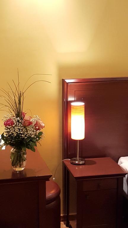 Garni Hotel Contact ベオグラード エクステリア 写真