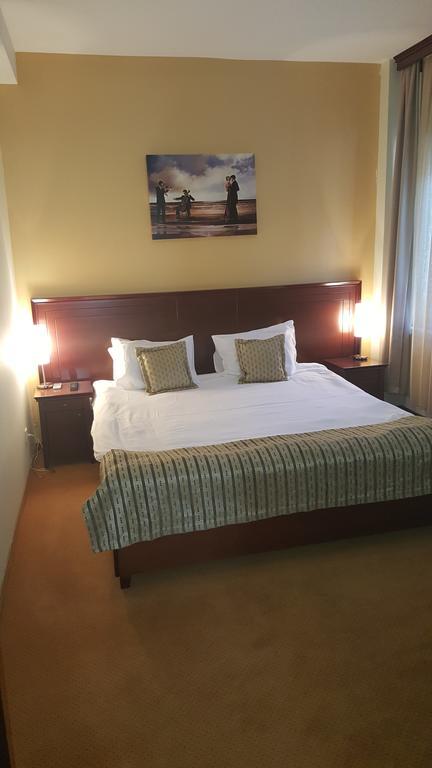 Garni Hotel Contact ベオグラード エクステリア 写真