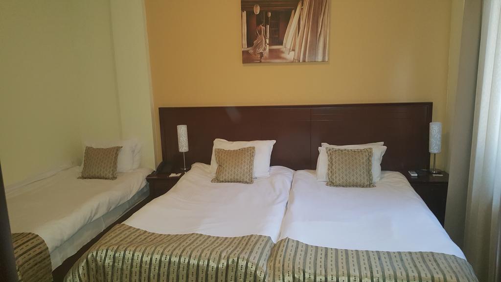 Garni Hotel Contact ベオグラード エクステリア 写真
