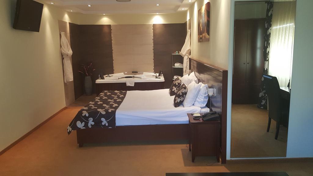 Garni Hotel Contact ベオグラード エクステリア 写真