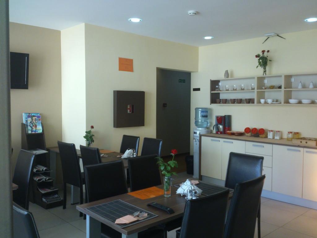 Garni Hotel Contact ベオグラード エクステリア 写真