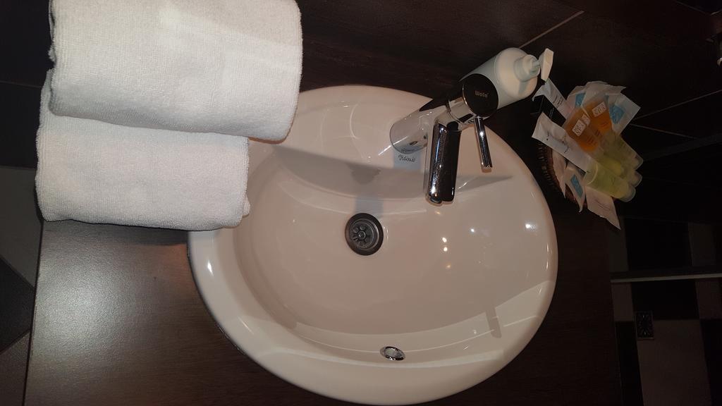 Garni Hotel Contact ベオグラード エクステリア 写真