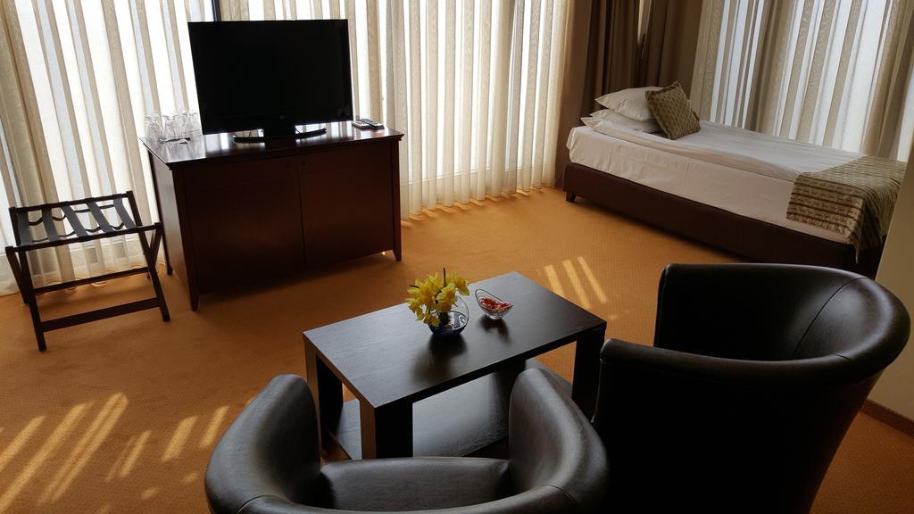 Garni Hotel Contact ベオグラード エクステリア 写真