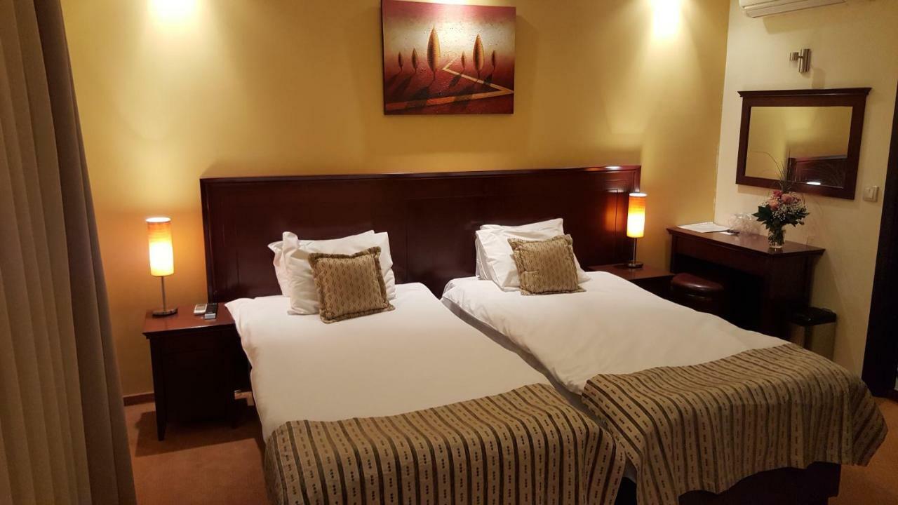 Garni Hotel Contact ベオグラード エクステリア 写真