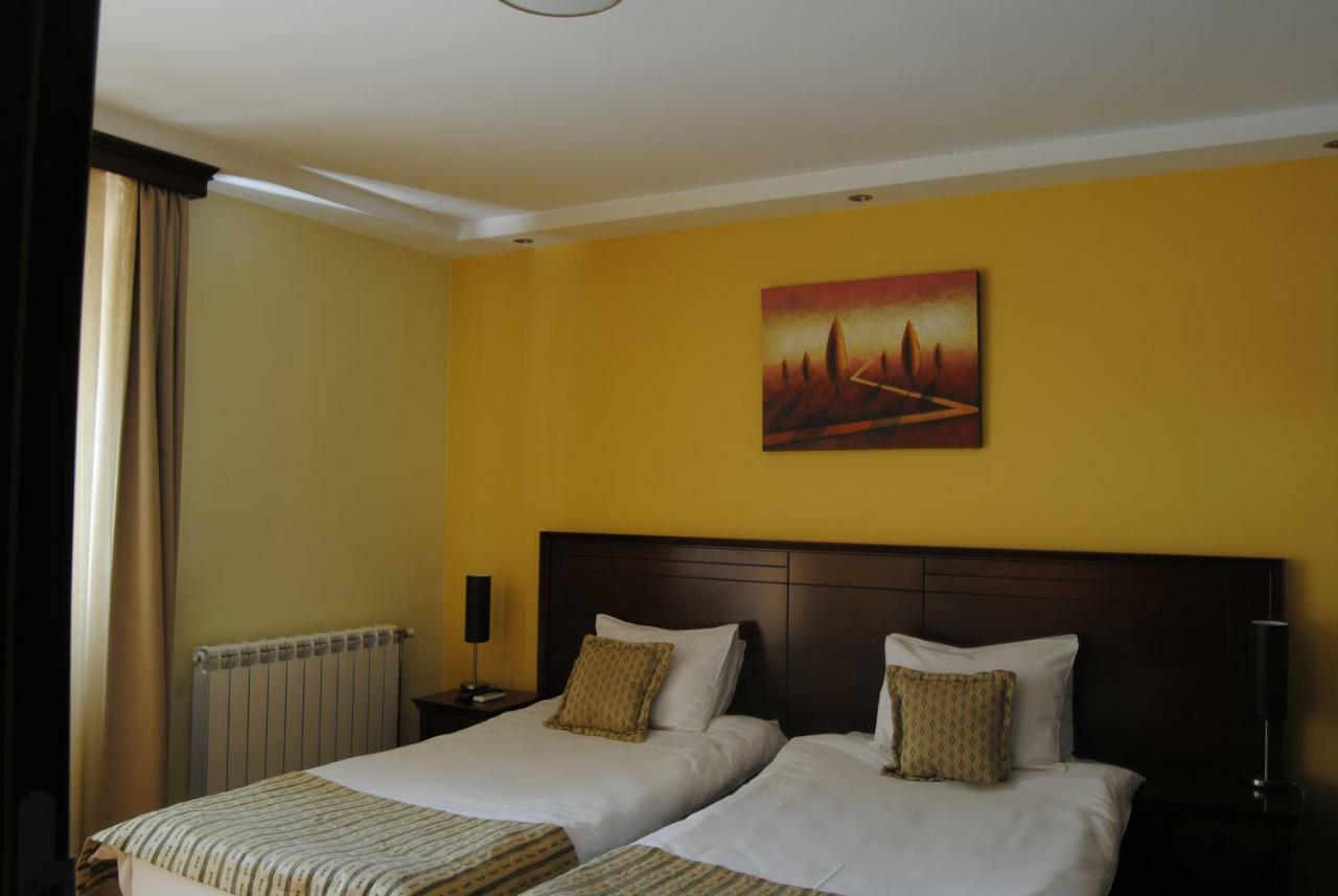 Garni Hotel Contact ベオグラード エクステリア 写真